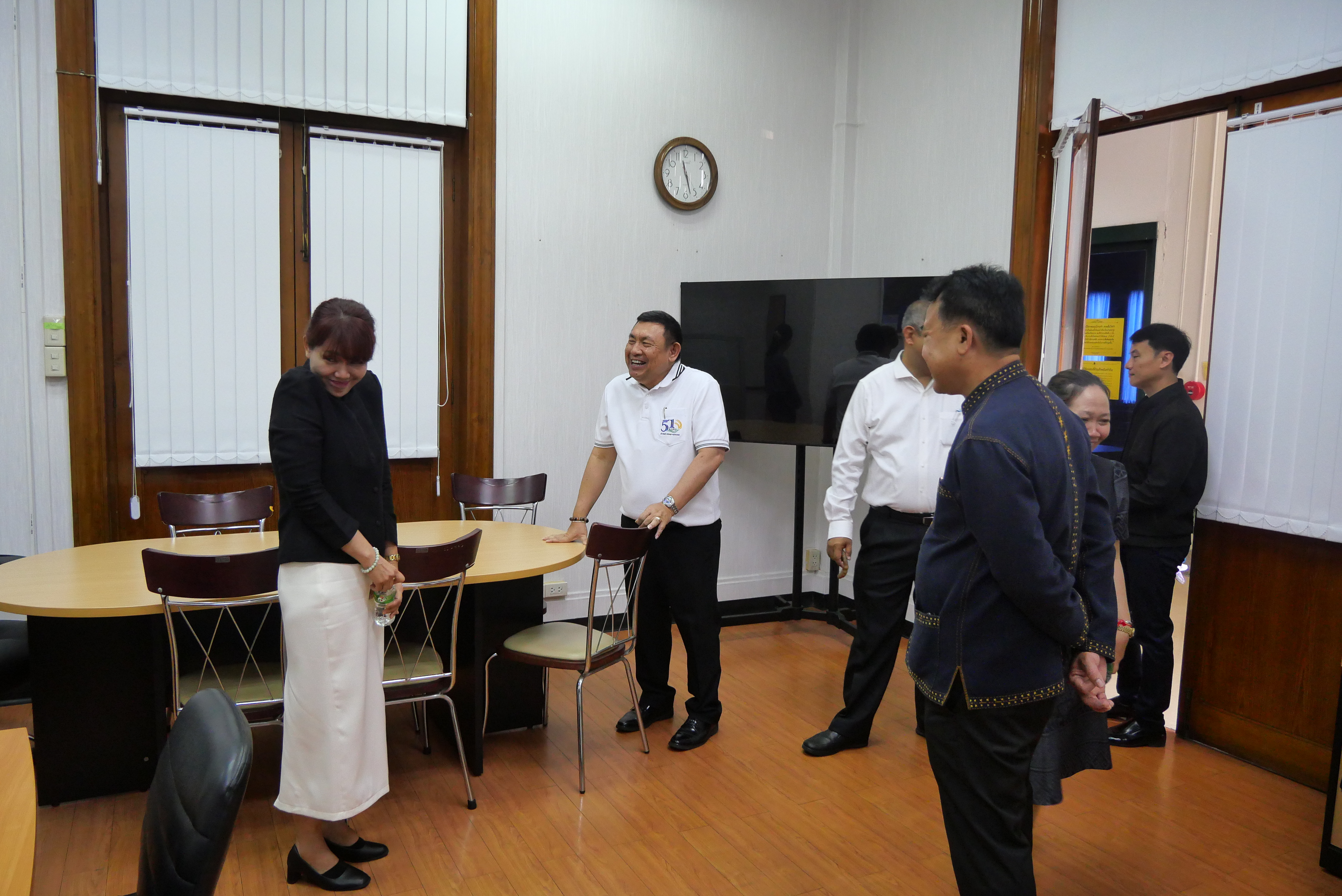 title - เลขาธิการ ส.ป.ก. ตรวจเยี่ยมบุคลากร ส.ป.ก. ถนนราชดำเนินนอก